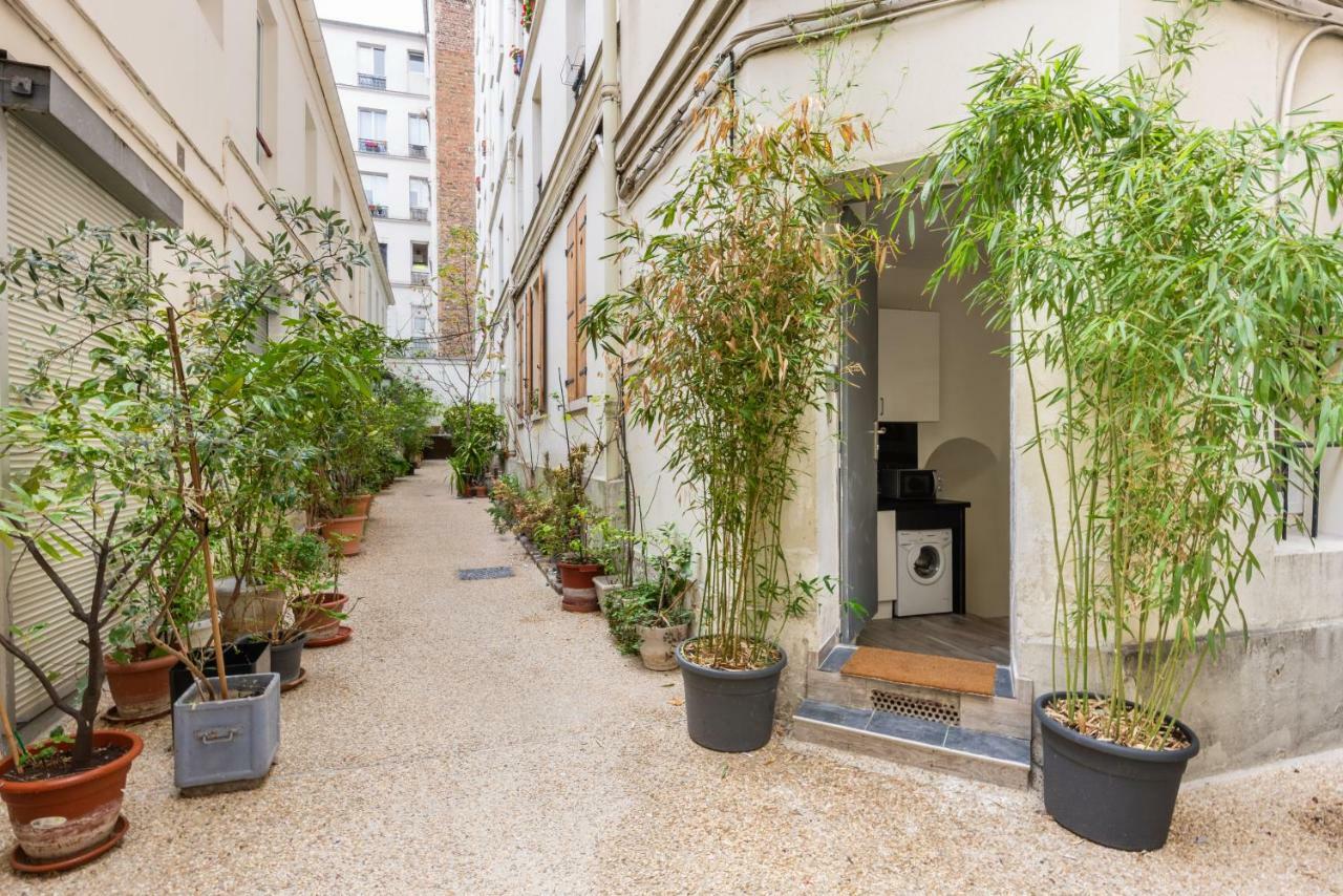 Elegant And Cosy 2/3 - Heart Of Parijs